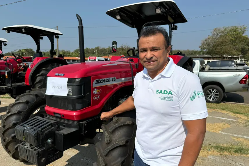 Ministro Wellington Dias entrega 45 tratores para municípios piauienses