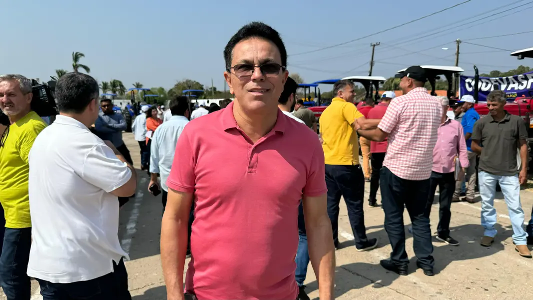 Ministro Wellington Dias entrega 45 tratores para municípios piauienses