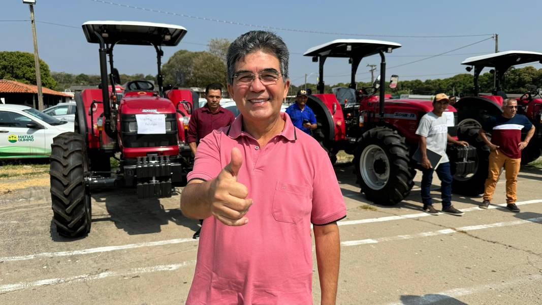 Ministro Wellington Dias entrega 45 tratores para municípios piauienses