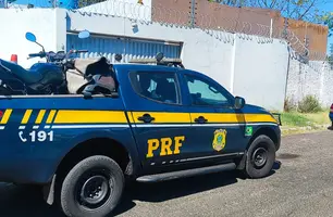 Motocicleta apreendida pela polícia (Foto: Repórter 12 / Conecta Piauí)