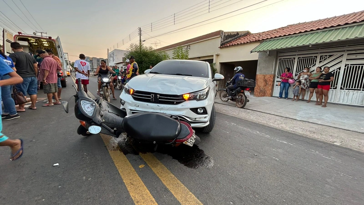 Mulher fica ferida após grave acidente entre carro e moto na BR-343 em Campo Maior