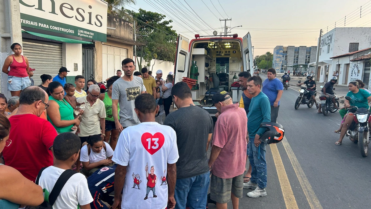 Mulher fica ferida após grave acidente entre carro e moto na BR-343 em Campo Maior