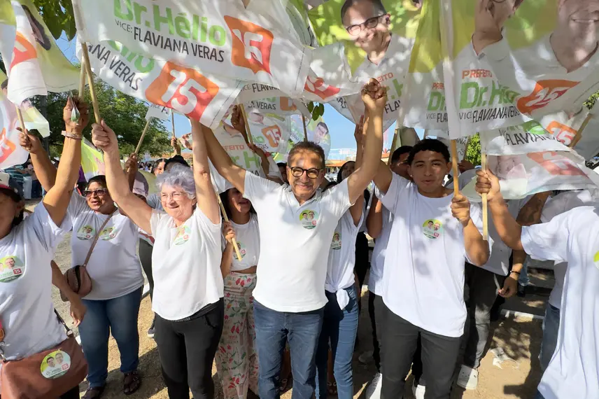 Parnaíba: Dr. Hélio inicia campanha eleitoral com multidão em bandeiraço