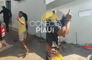 Presos em operação dão 'tchauzinho' e mostram dedo do meio durante prisão em THE (Foto: Repórter 12/Conecta Piauí)