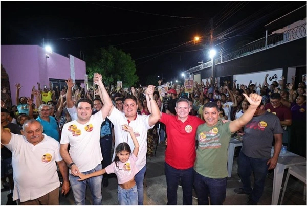 Reunião de Thallys Monteiro ganha aspectos de grande comício no Parque Alvorada