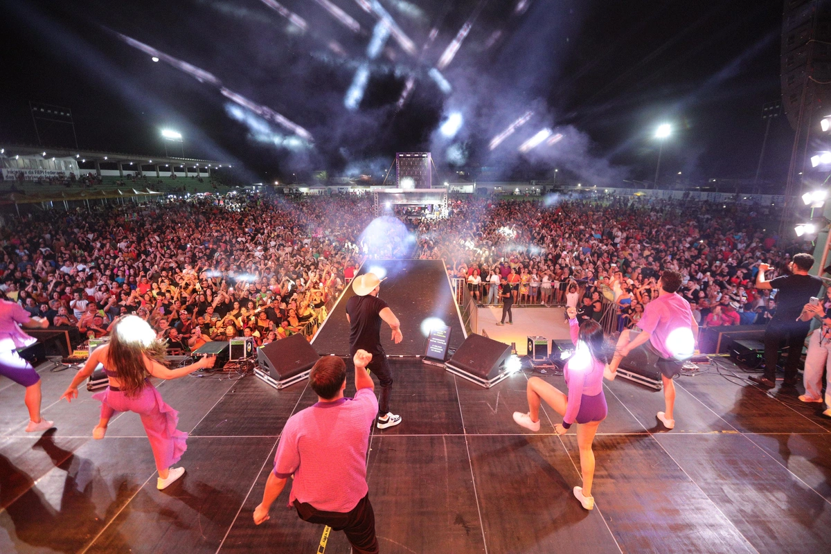 27 mil pessoas no primeiro dia do festival de verão de Parnaíba