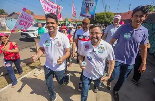 Ao lado de Bárbara do Firmino, Fábio Novo participa de caminhada em Teresina (Foto: Ascom/Fábio Novo)