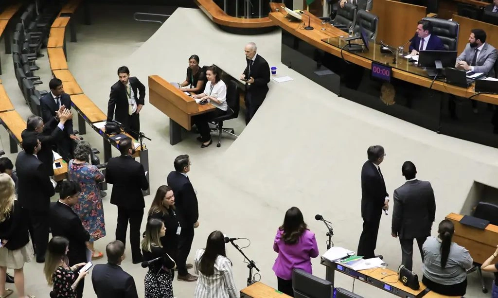 Câmara dos deputados conclui votação da desoneração da folha de pagamento