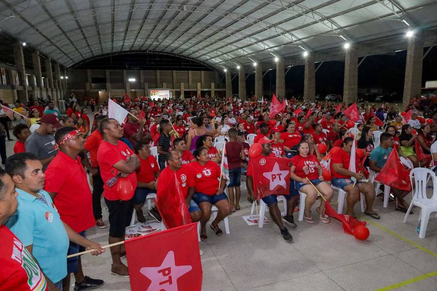 Camila Barbosa reúne mais de 800 pessoas em encontro de lideranças em Lagoa do PI Camila Barbosa reúne mais de 800 pessoas em encontro de lideranças em Lagoa do PI