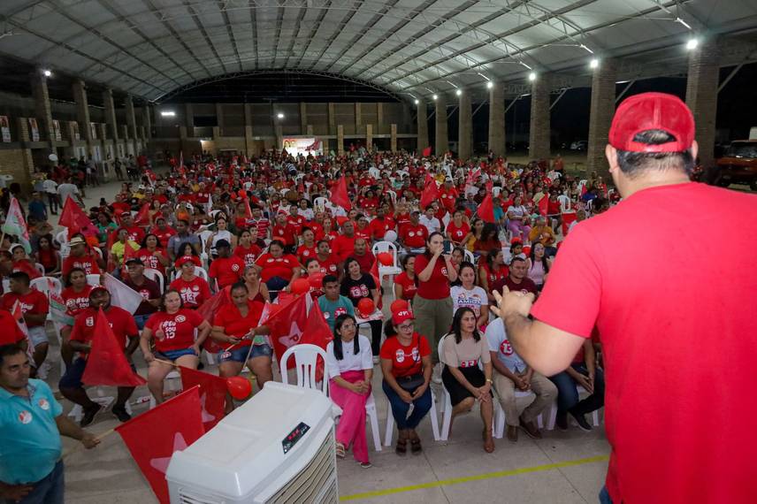 Camila Barbosa reúne mais de 800 pessoas em encontro de lideranças em Lagoa do PI Camila Barbosa reúne mais de 800 pessoas em encontro de lideranças em Lagoa do PI