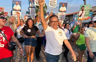 ‘Caminhada do 15’ reúne centenas de pessoas em Parnaíba nessa quarta (Foto: James Rodrigues/Conecta Piauí)