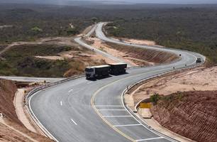 Caminhoneiros e produtores comemoram melhor trafegabilidade na BR-135 e Serra do Quilombo (Foto: Governo do Piauí)