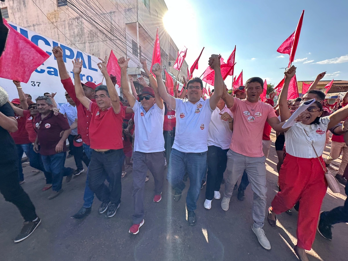 Candidato a prefeito Chico Pitu realiza caminhada com governador em Marcolândia