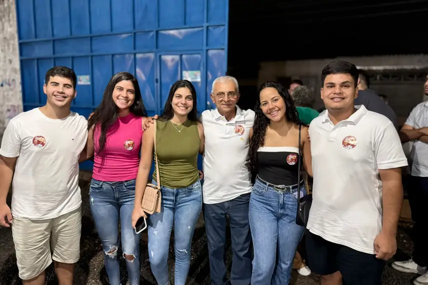 Candidato a prefeito de Ribeiro Gonçalves reúne centenas de apoiadores em Teresina