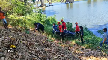 Corpo é encontrado boiando no Rio Poty na zona Sudeste de Teresina (Foto: Repórter 12 / Conecta Piauí)