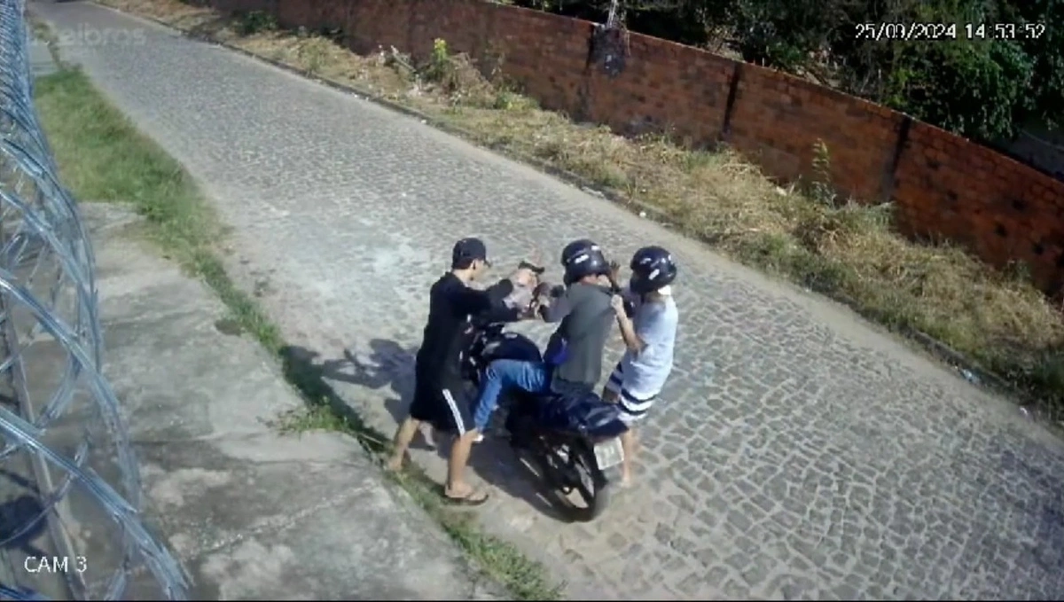 Criminosos armam emboscada e roubam motociclista por app na zona Leste de Teresina