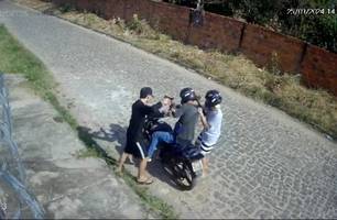 Criminosos armam emboscada e roubam motociclista por app na zona Leste de Teresina (Foto: Reprodução)