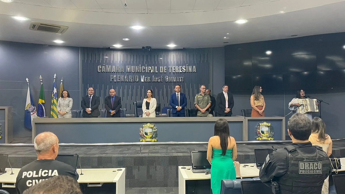 Delegados Luccy Keiko e Charles Pessoa recebem título de Cidadania Teresinense