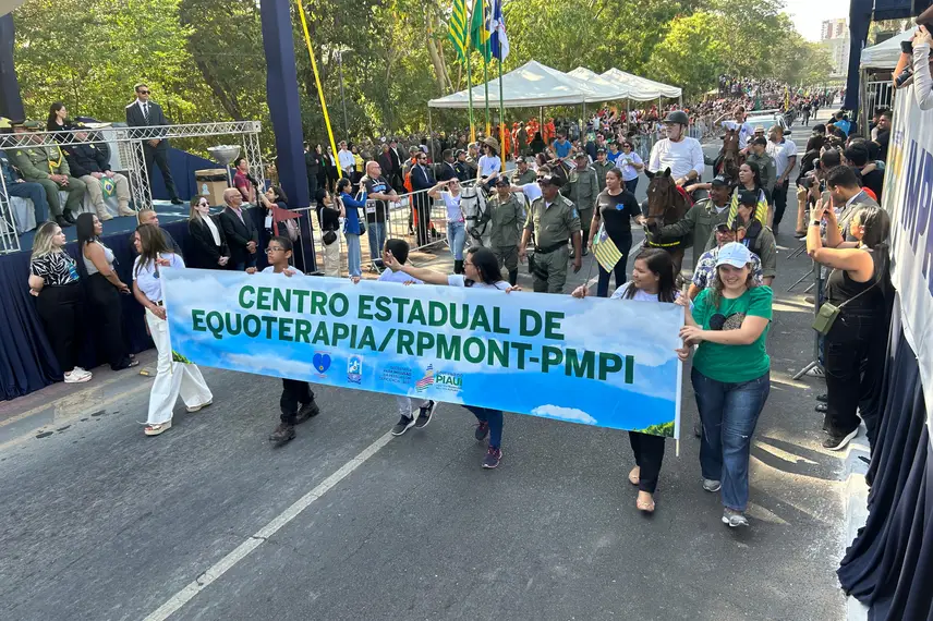 Desfile de 7 de Setembro reúne autoridades e grande público em Teresina