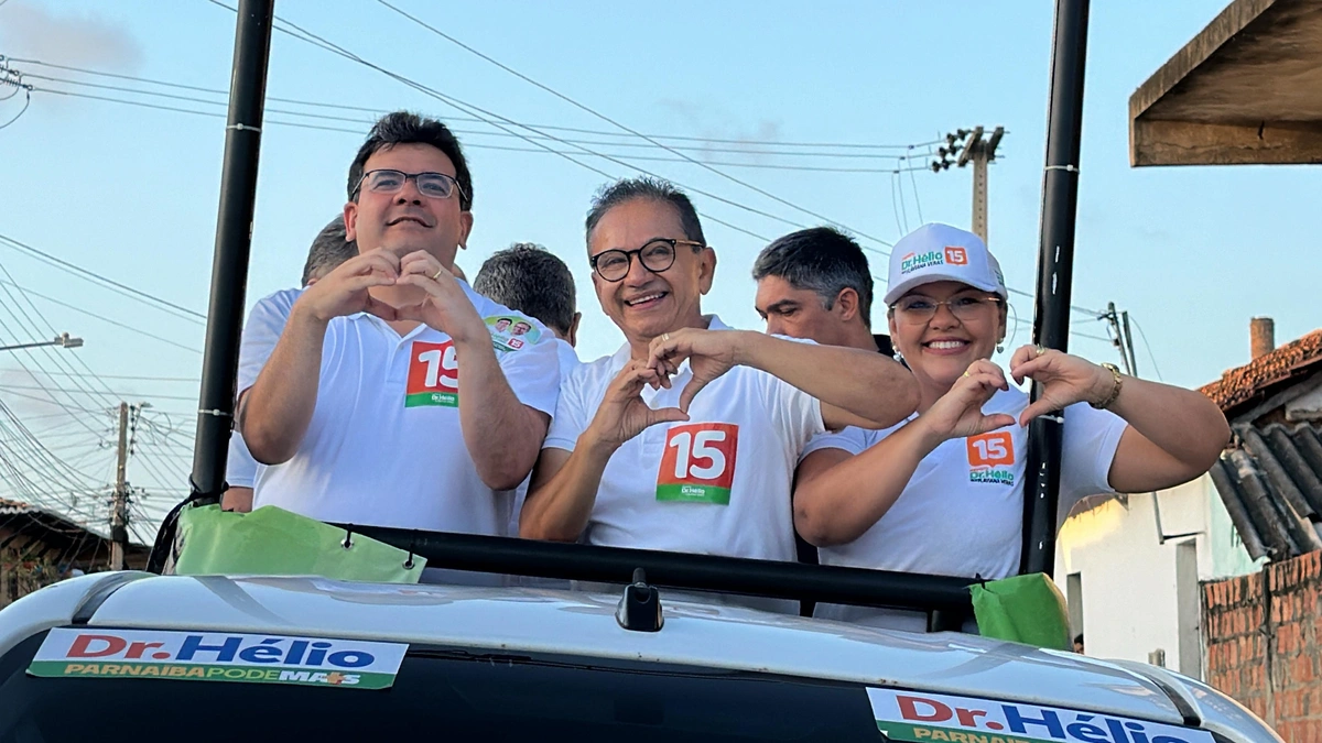 Dr. Hélio reúne multidão de eleitores durante 'arrastão da vitória' em Parnaíba