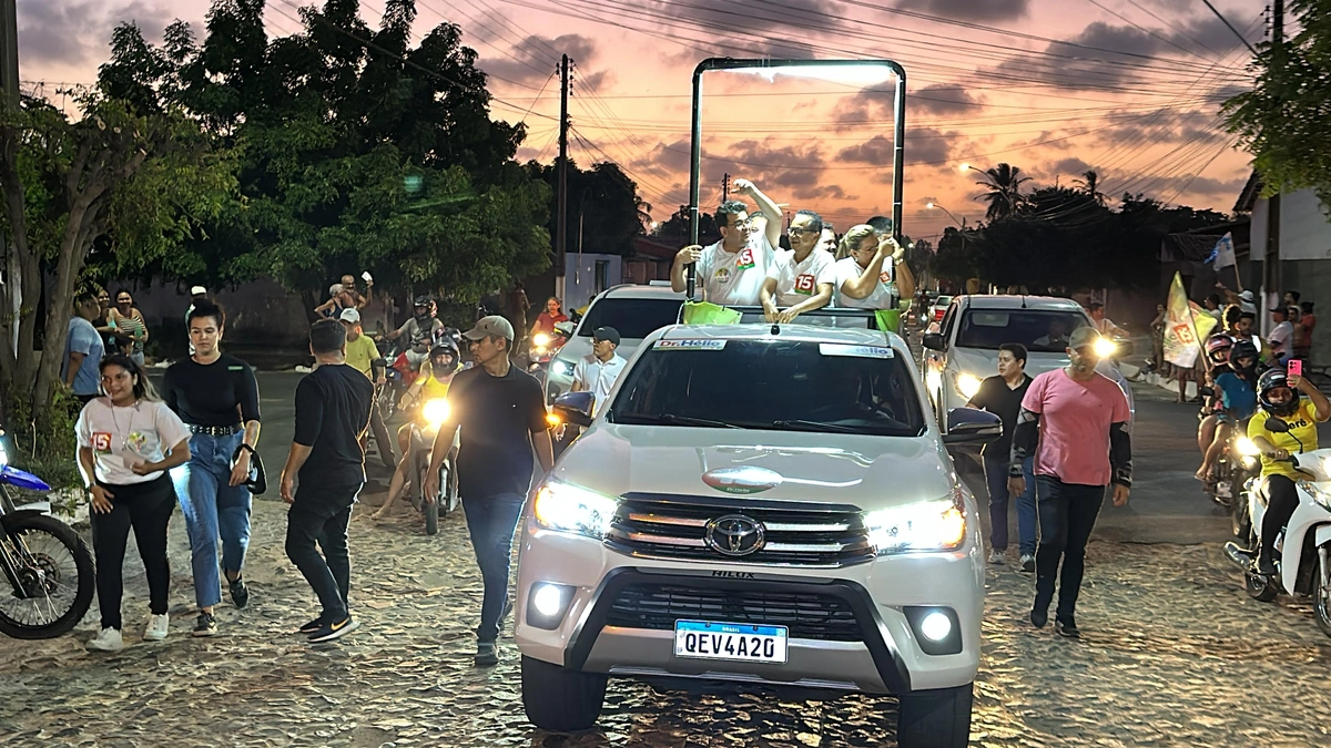 Dr. Hélio reúne multidão de eleitores durante 'arrastão da vitória' em Parnaíba