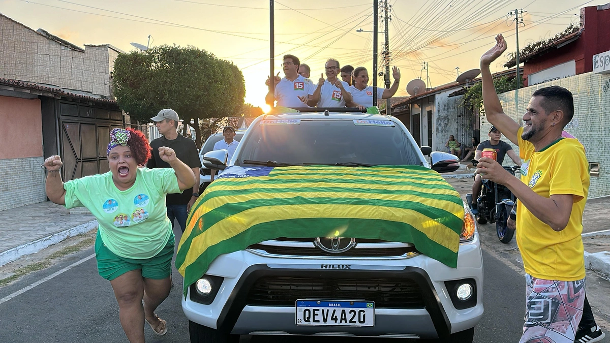 Dr. Hélio reúne multidão de eleitores durante 'arrastão da vitória' em Parnaíba