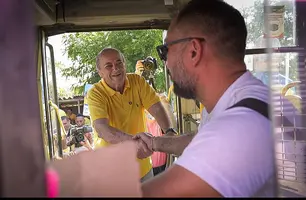 Durante caminhada, Silvio Mendes apresenta projeto na zona Leste de Teresina (Foto: Suyane Mesquita)