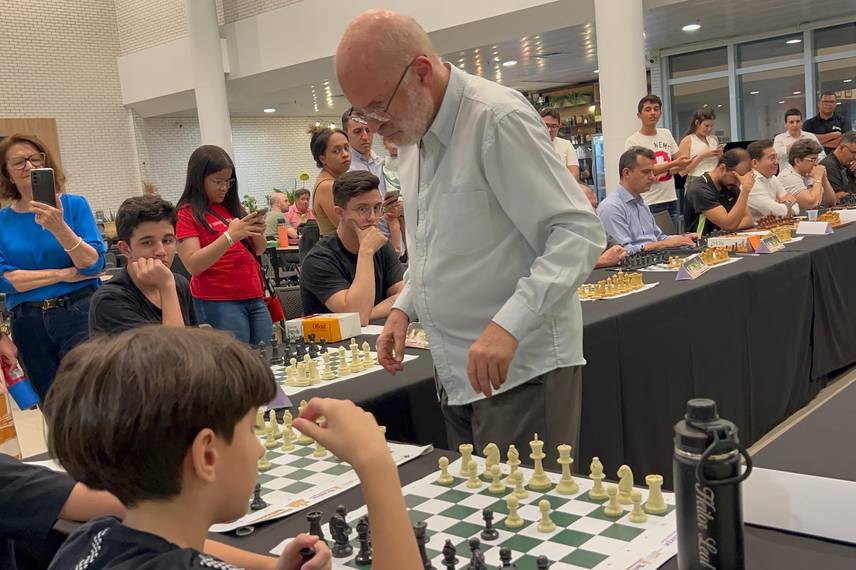 Enxadrista Mequinho participa de 20 partidas simultâneas em Teresina Enxadrista Mequinho participa de 20 partidas simultâneas em Teresina