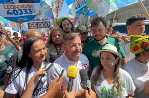 Fábio Novo propõe melhorias ao metrô de Teresina em caminhada na zona Sudeste (Foto: Eduardo Amorim/Conecta Piauí)