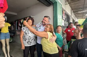 Fábio Novo reafirma compromisso com a zona Sudeste de Teresina em caminhada (Foto: James Rodrigues/Conecta Piauí)