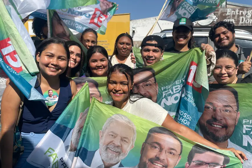 Fábio Novo realiza caminhada com muitos apoiadores na zona Leste de Teresina