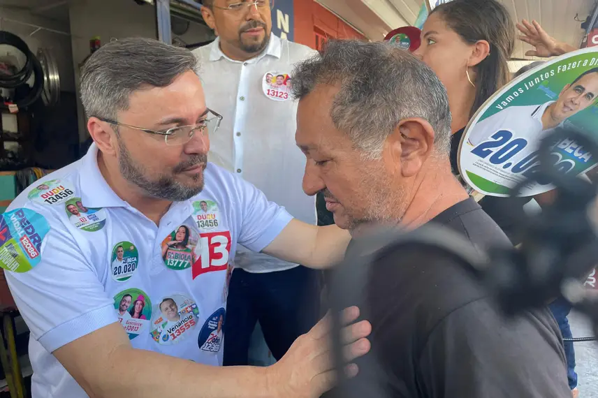 Fábio Novo realiza caminhada com muitos apoiadores na zona Leste de Teresina