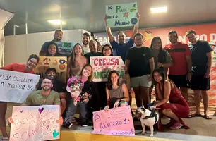 Familiares e amigos de Creusa Angélica no Aeroporto de Teresina (Foto: Pedro Melo/Conecta Piauí)
