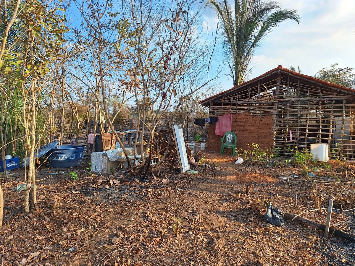 Forte incêndio destrói três casas e deixa rastro de perdas em Lagoa do Piauí