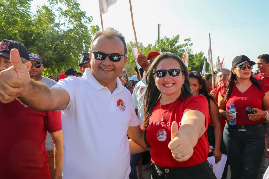 Gilson e Lanussa realizam maior adesivaço da história de Pedro Laurentino