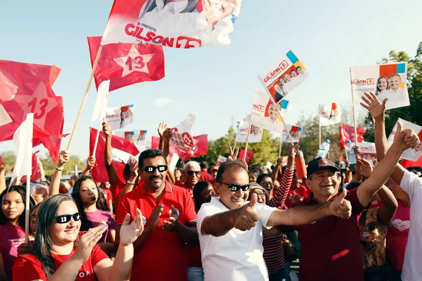 Gilson e Lanussa realizam maior adesivaço da história de Pedro Laurentino