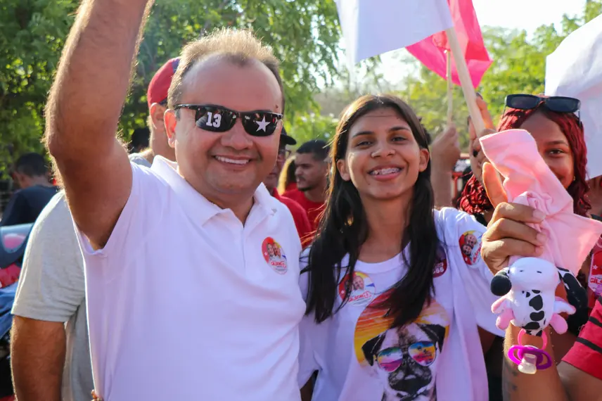 Gilson e Lanussa realizam maior adesivaço da história de Pedro Laurentino