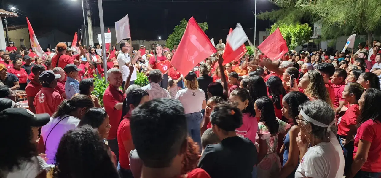 Gilson e Lanussa realizam maior adesivaço da história de Pedro Laurentino