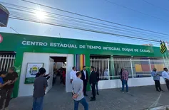 Governador inaugura modernização de escola em Teresina e lança projeto de turismo