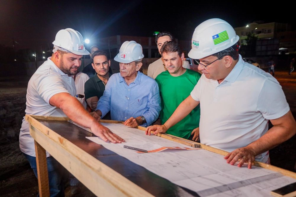 Governador visita obras de ginásio e inaugura pavimentação de ruas em Picos