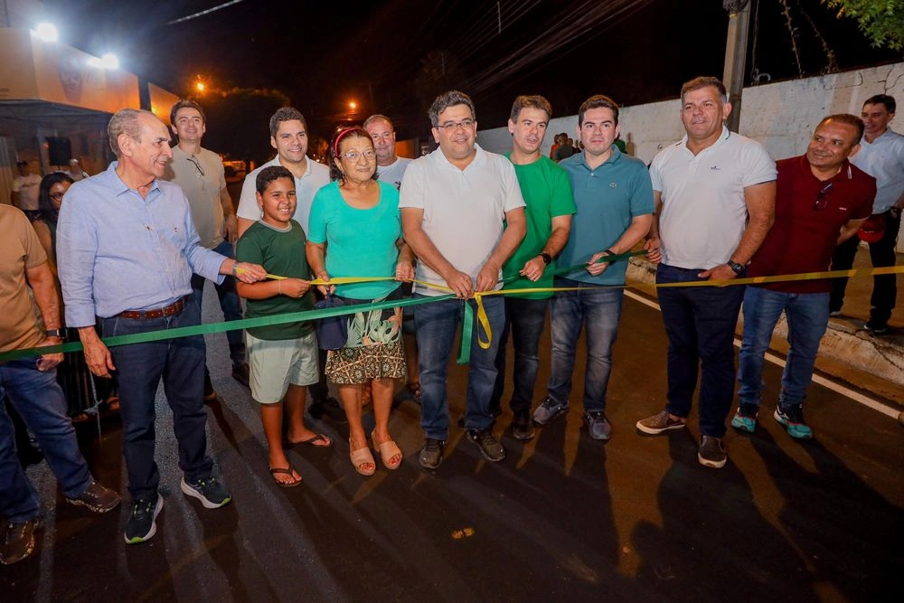 Governador visita obras de ginásio e inaugura pavimentação de ruas em Picos