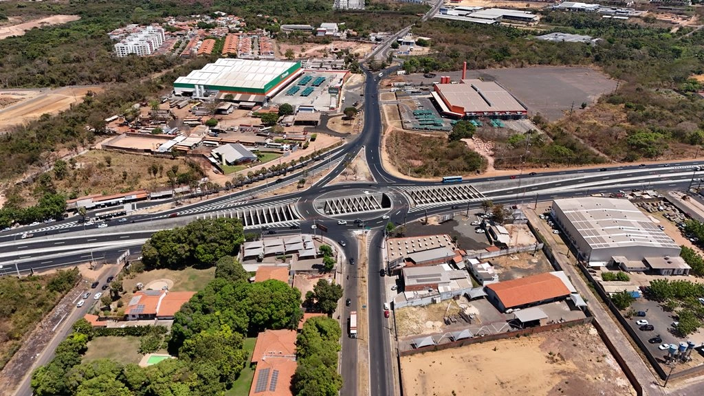 Governo Federal entrega rebaixamento da Av. João XXIII