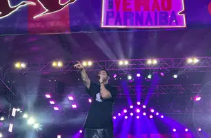 Henry Freitas anima mais de 40 mil fãs no 3º dia de Festival de Verão em Parnaíba (Foto: Conecta Piauí)