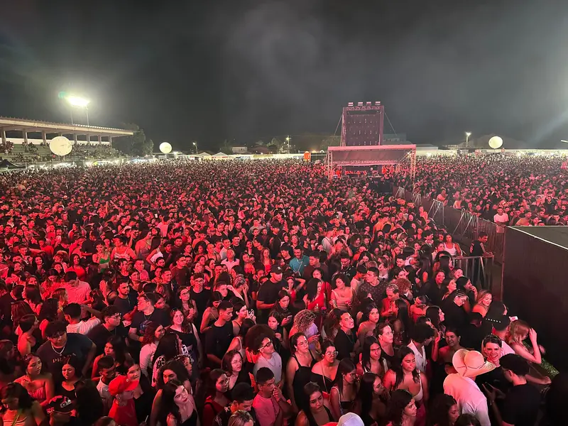 Henry Freitas anima mais de 40 mil fãs no 3º dia de Festival de Verão em Parnaíba