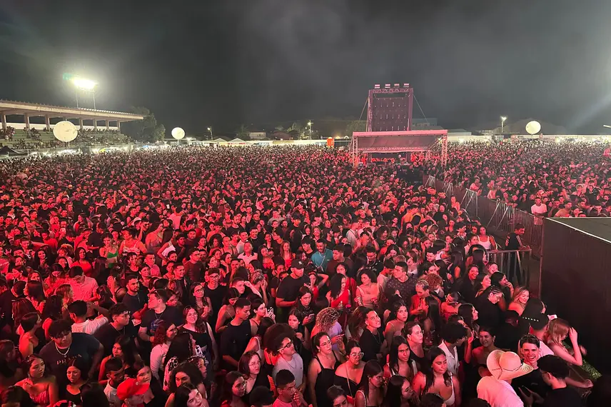 Henry Freitas anima mais de 40 mil fãs no 3º dia de Festival de Verão em Parnaíba