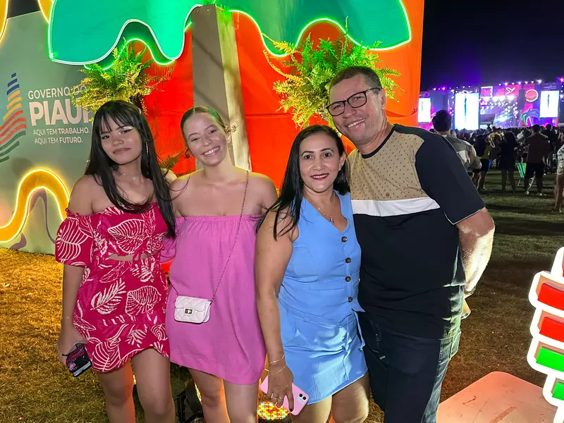 Henry Freitas anima mais de 40 mil fãs no 3º dia de Festival de Verão em Parnaíba