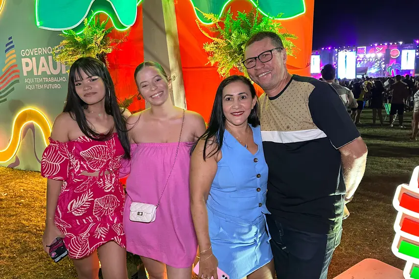 Henry Freitas anima mais de 40 mil fãs no 3º dia de Festival de Verão em Parnaíba