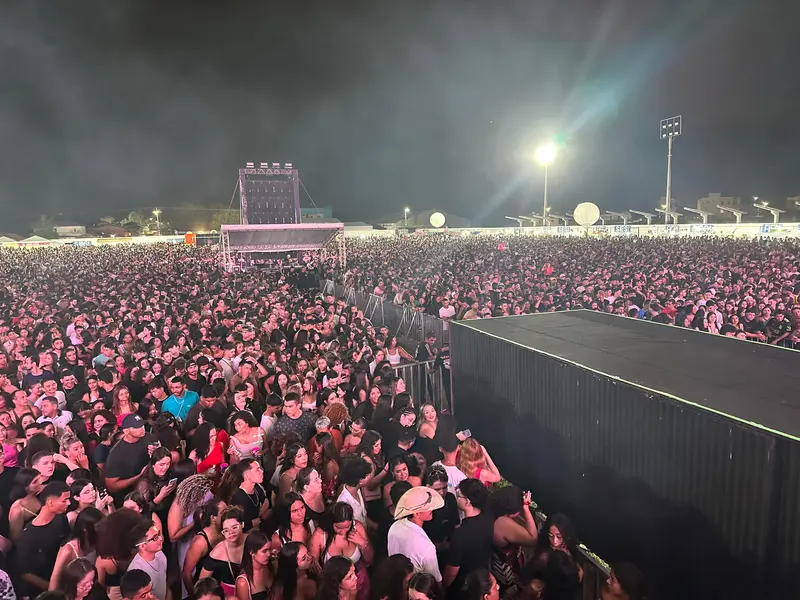 Henry Freitas anima mais de 40 mil fãs no 3º dia de Festival de Verão em Parnaíba