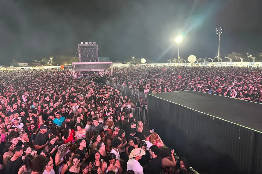 Henry Freitas anima mais de 40 mil fãs no 3º dia de Festival de Verão em Parnaíba
