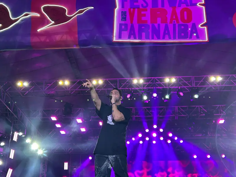 Henry Freitas anima mais de 40 mil fãs no 3º dia de Festival de Verão em Parnaíba
